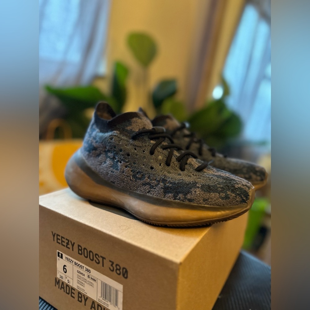 Yeezy 380s size 6